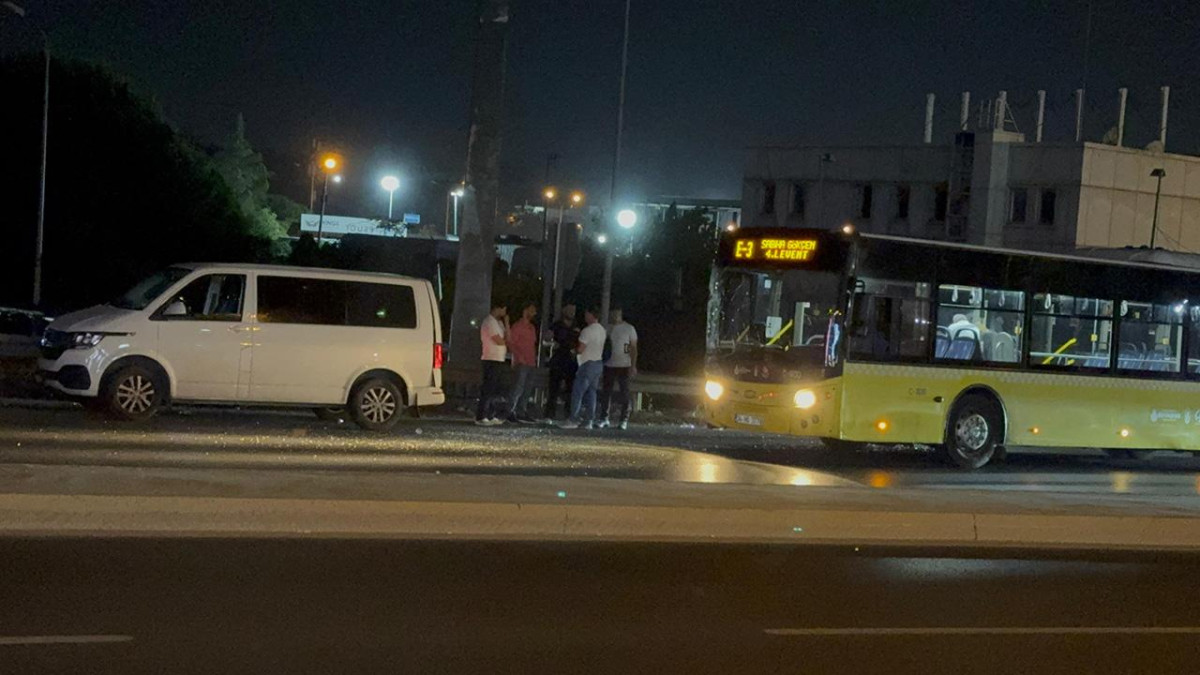 İETT otobüsü ticari araca arkadan çarptı