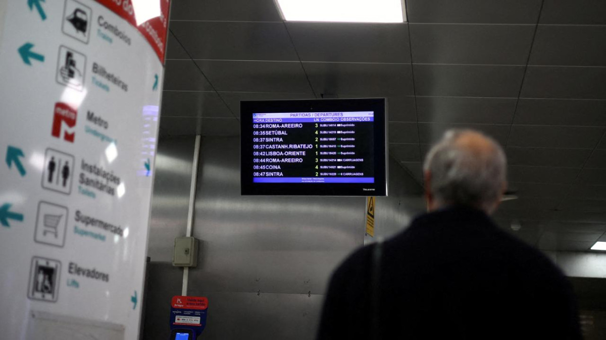 Portekiz'de 12 yıl aradan sonra yapılan ilk genel grev, ulaşım sektörünü felç etti