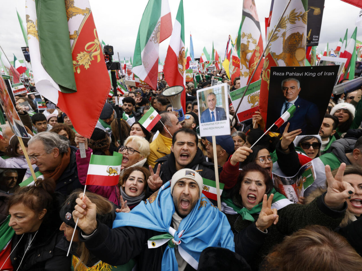 İran’da Gerilim Tırmanıyor: Küresel Protestolar, ABD’nin Askeri Hamleleri ve Rejim Tartışmaları Gündemde