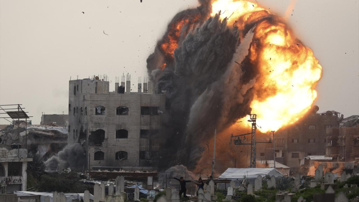 BM: Filistin topraklarında yardım görevlileri ve siviller hala bombardıman ve ateş altında