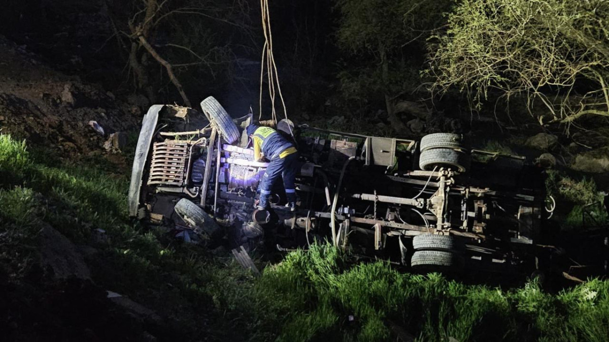 Balıkesir'de kamyonet şarampole devrildi: 1 ölü